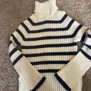 NEXT-TO-NEW: Cozy Striped Sweater